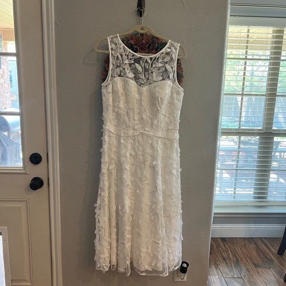 Xscape Dresses & Skirts - Xscape White Floral Fit & Flare Midi Dress